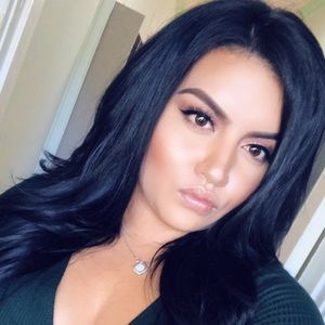 Meet your Posher, Estefania